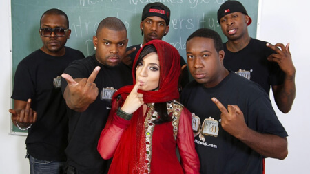 Nadia Ali Gangbang Intense en Classe avec l'Équipe de Foot Vidéo Porno Leaks Borntobefuck